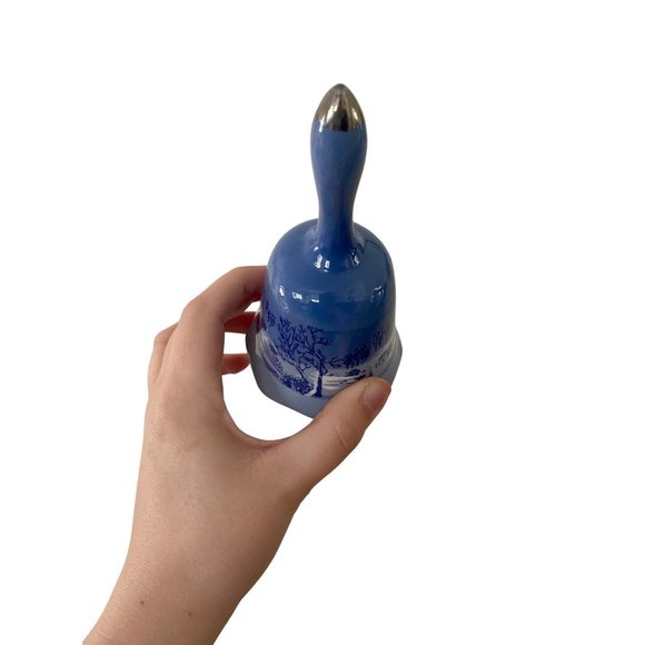 1970’s Vintage Currier & Ives Blue Bell Homestead in Winter - Picture 3 of 5